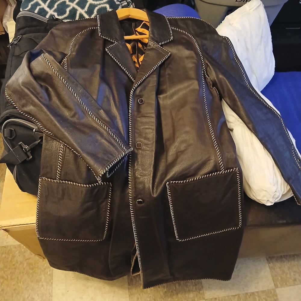 Rare Fendi coat - Picture 12 of 15